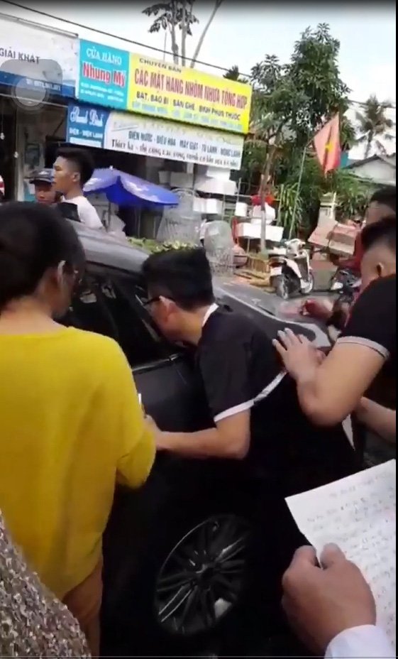 Ảnh minh họa Để Quên Chìa Khoá Ô Tô Trong Xe - Hình 3 Ảnh minh họa Để Quên Chìa Khoá Ô Tô Trong Xe - Hình 3