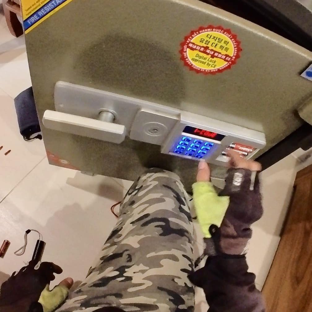 Ảnh minh họa Mở Khóa Két Sắt Tại Nhà - Hình 4