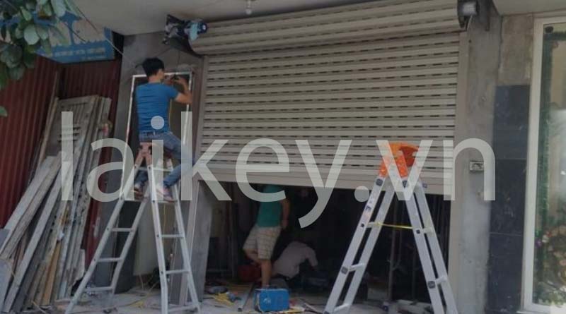 cân chỉnh ray cửa cuốn bị lệch