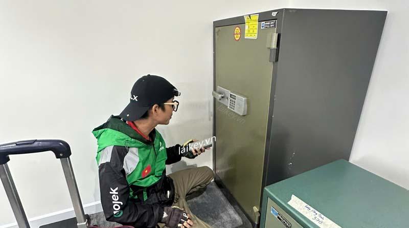 Hình ảnh minh họa ghi nhận trạng thái cửa két sắt, không bao gồm thao tác mở.