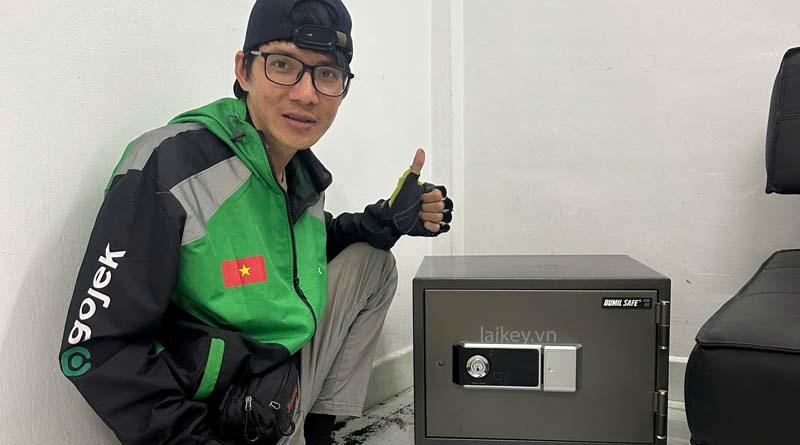 Hình ảnh minh họa đánh giá tình trạng két sắt, không bao gồm thao tác mở.