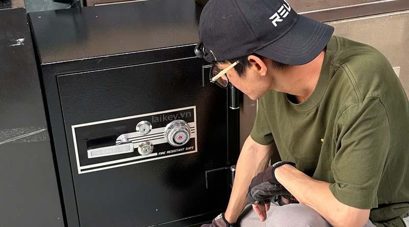 Hình ảnh minh họa xem xét tín hiệu cảnh báo két sắt, không bao gồm thao tác mở.