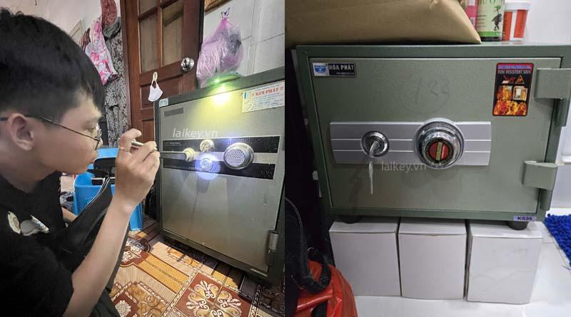 Kỹ thuật viên kiểm tra bản lề chịu lực của két Hòa Phát nhằm phát hiện dấu hiệu mài mòn hoặc lệch trục. Hình ảnh minh họa và không bao gồm thao tác mở.