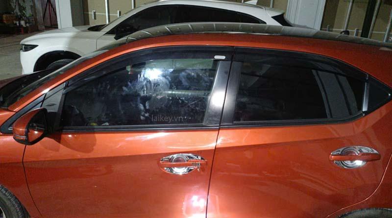 Ghi nhận điều kiện an toàn khi hỗ trợ dịch vụ chìa ô tô. Hình minh họa an toàn, không bao gồm thao tác mở khóa.