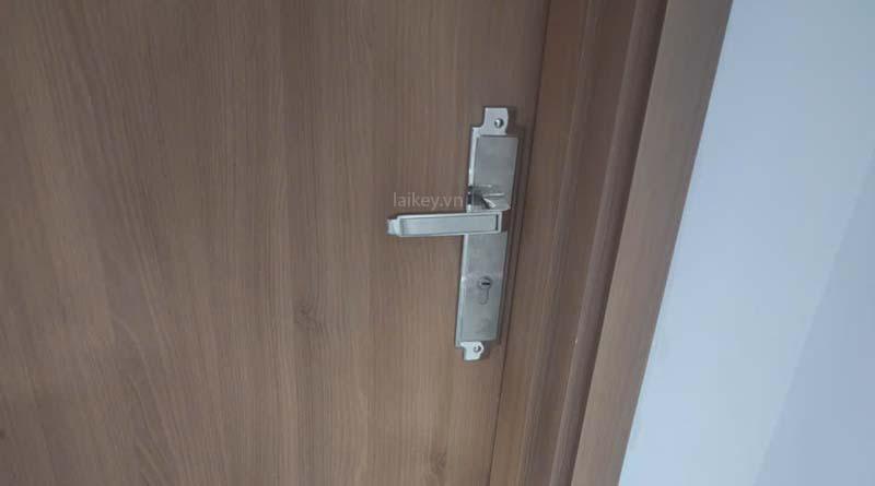 Dịch vụ hỗ trợ sự cố cửa gỗ tận nơi của Laikey. Hình minh họa dịch vụ, không bao gồm thao tác mở khóa.