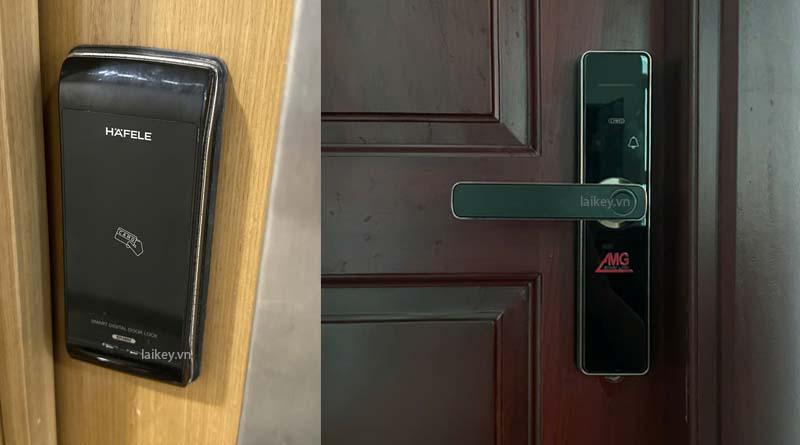 Hình ảnh minh họa kỹ thuật viên đánh giá tình trạng khóa điện tử từ bên ngoài