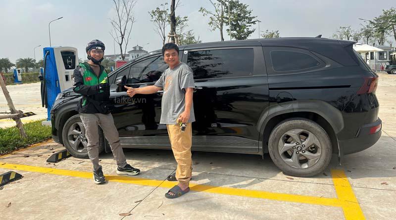 Hình ảnh ghi nhận nhu cầu làm thêm chìa ô tô của khách hàng. Hình minh họa an toàn, không bao gồm thao tác mở khóa.