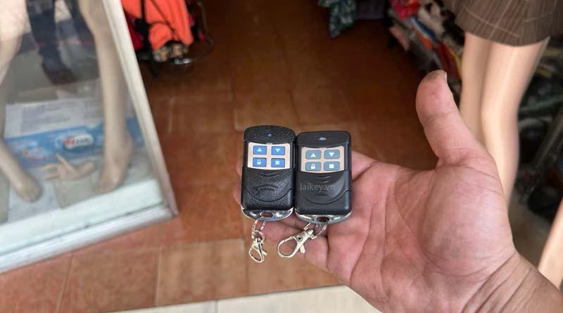 Hình ảnh minh họa remote cửa cuốn tại nhà ở dân dụng