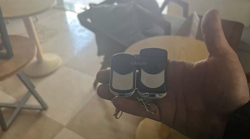 Hình ảnh minh họa remote cửa cuốn phổ biến