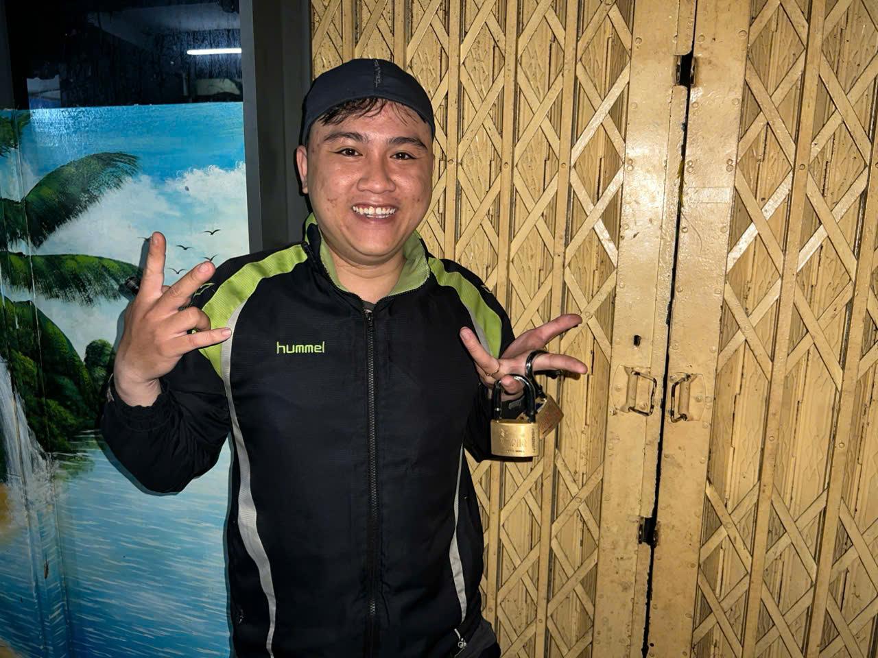 Thợ khóa Laikey hỗ trợ khách tại nhà ở Hà Nội